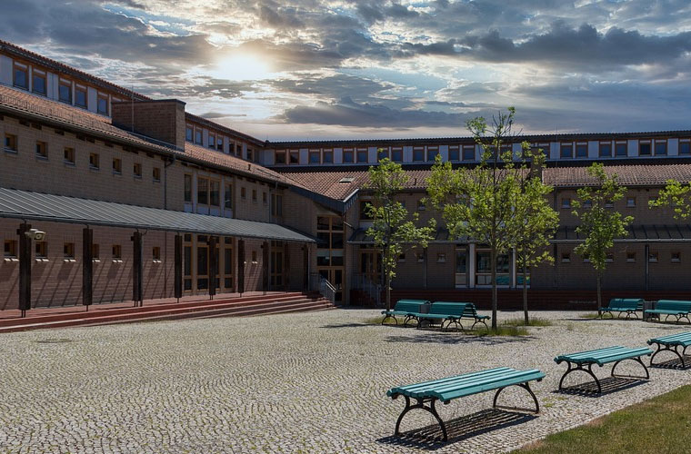 楚雄医药高等专科学校各专业收费标准